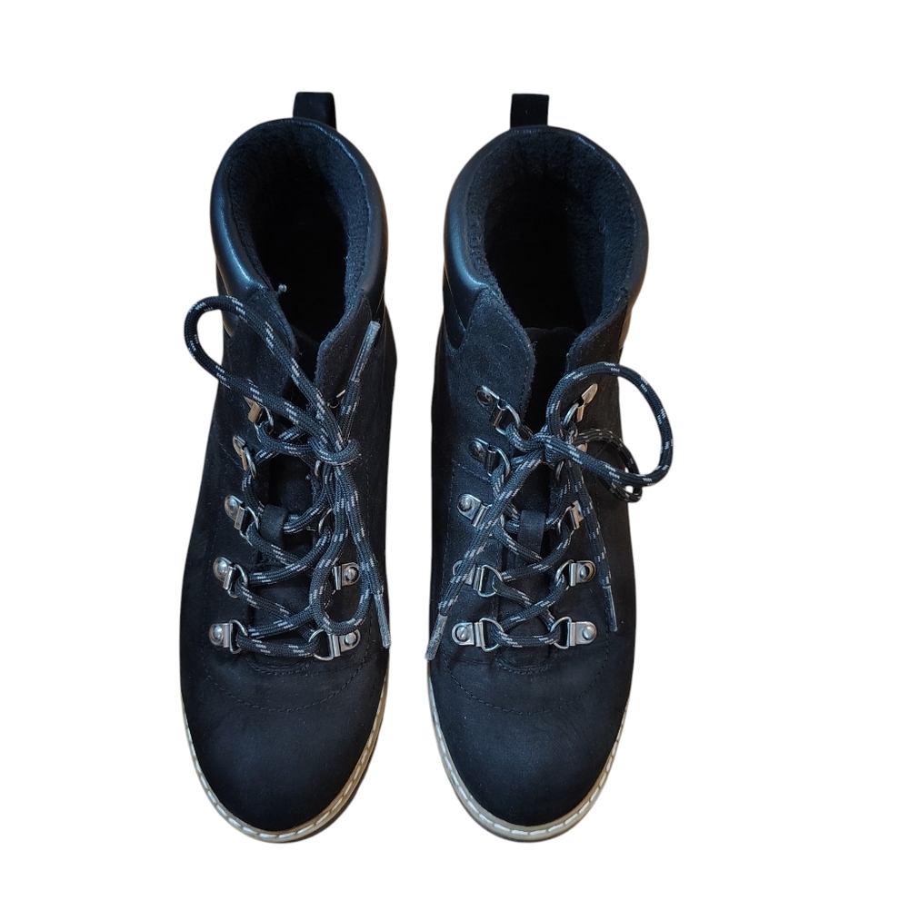 Good Deal 👍 Women’s Black Lace-Up Hiking Ankle Boots - Size 7